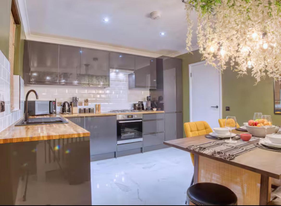 The Zen Den With Hot Tub And Garden Villa London Exteriör bild